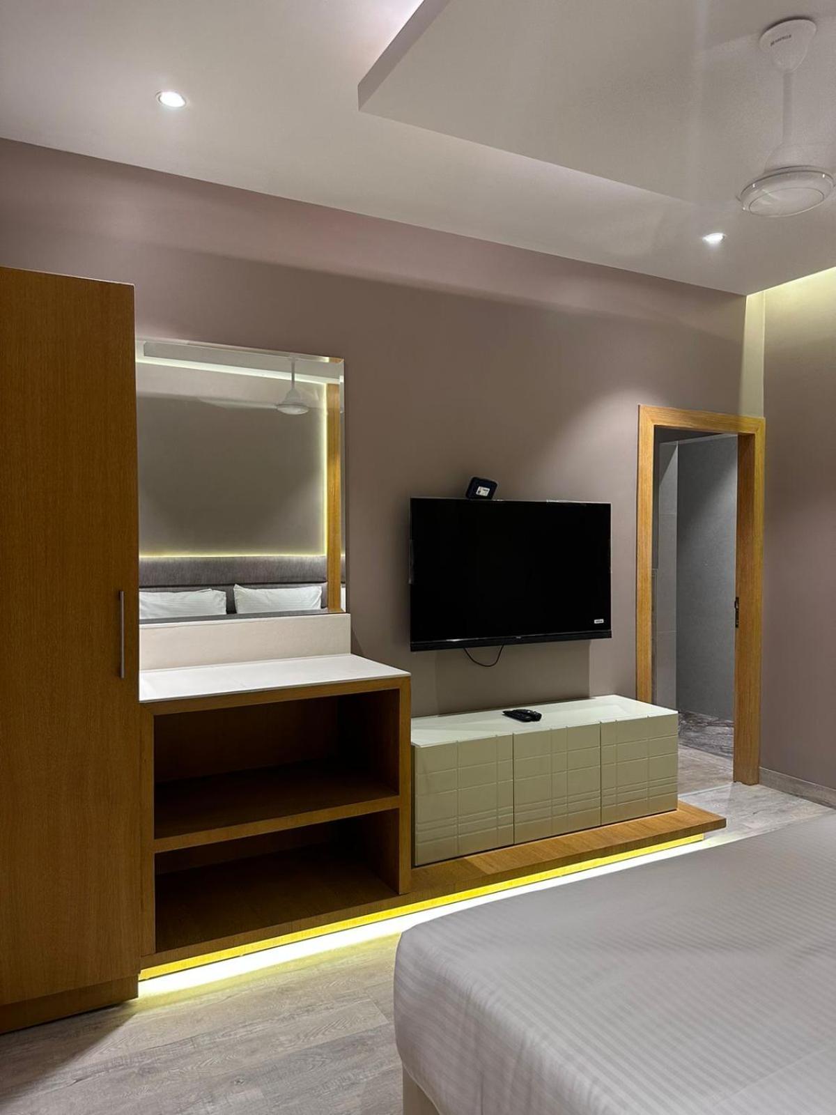 Hotel Rajmahal ムラーダーバード エクステリア 写真