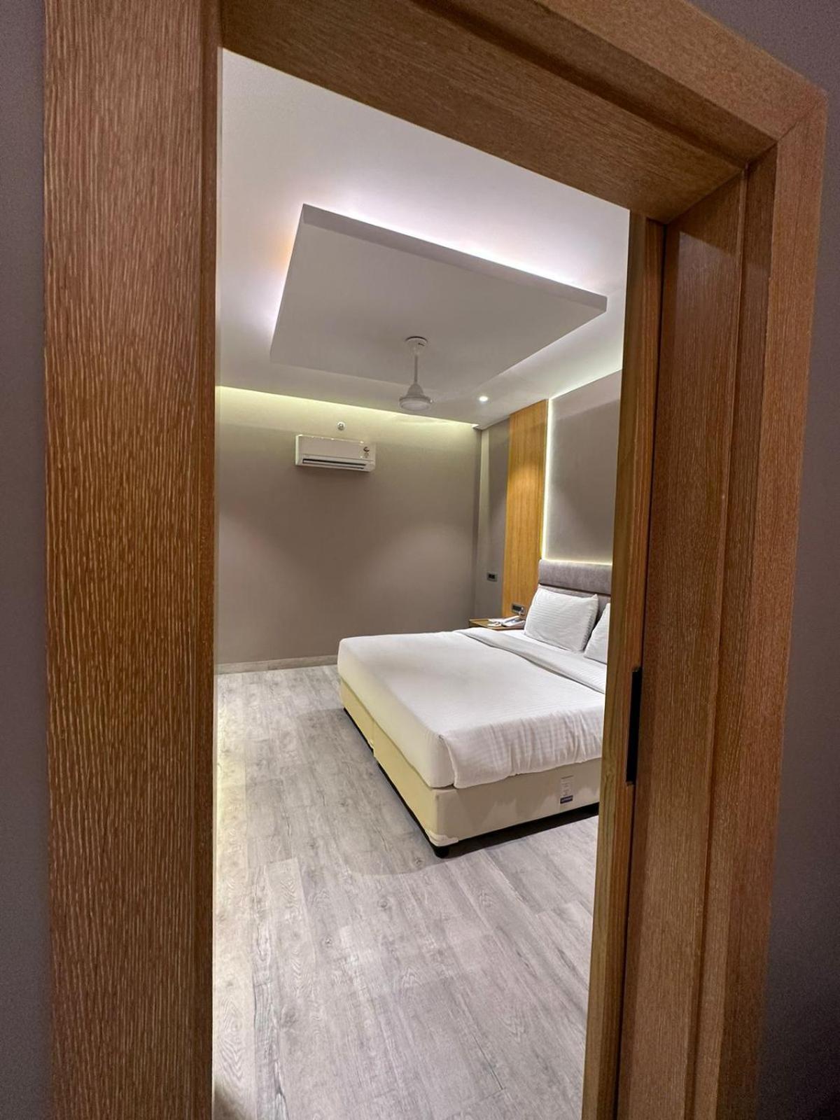 Hotel Rajmahal ムラーダーバード エクステリア 写真